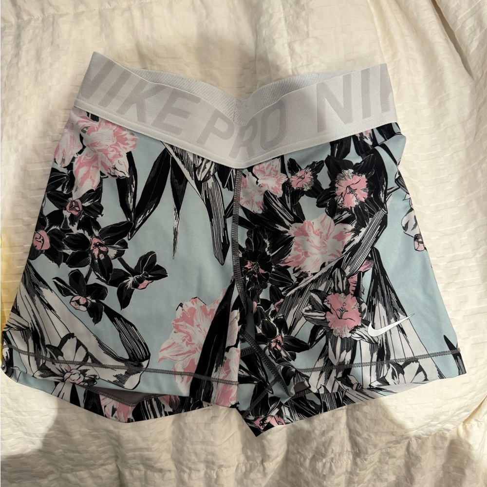 Small Nike pro floral print shorts